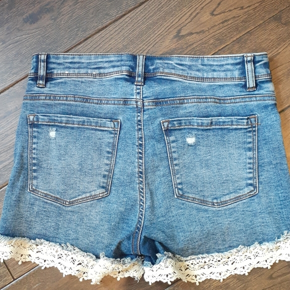 Shorts - Picture 2 of 3